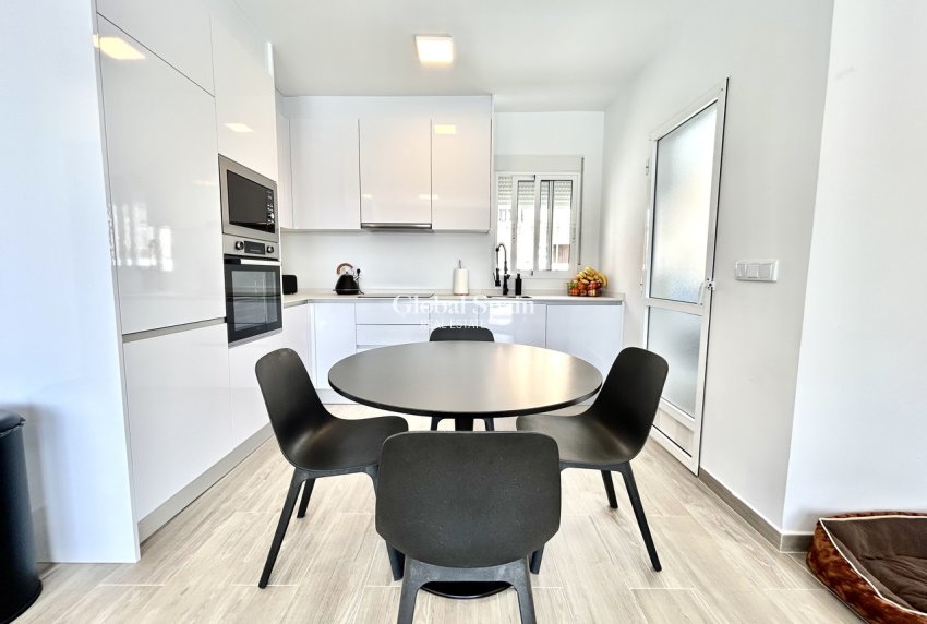 Wederverkoop - VILLA -
VILLAMARTÍN - Costa Blanca