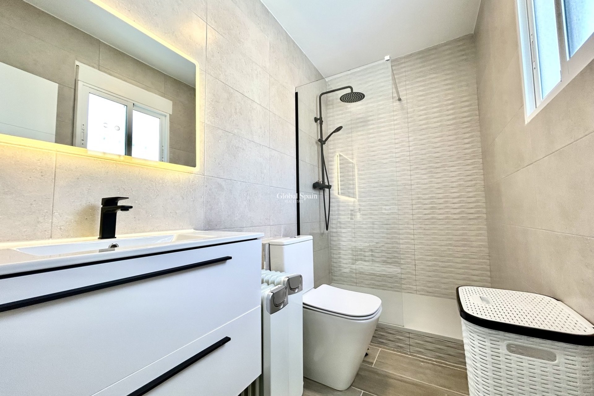 Wederverkoop - VILLA -
VILLAMARTÍN - Costa Blanca