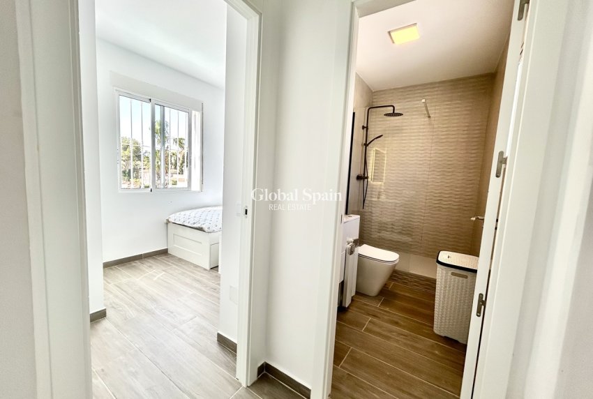 Wederverkoop - VILLA -
VILLAMARTÍN - Costa Blanca