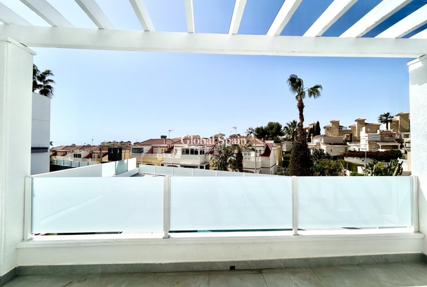 Wederverkoop - VILLA -
VILLAMARTÍN - Costa Blanca
