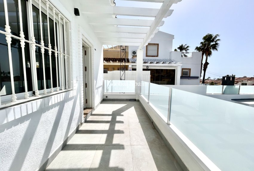 Wederverkoop - VILLA -
VILLAMARTÍN - Costa Blanca