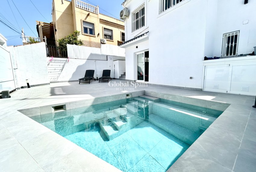 Wederverkoop - VILLA -
VILLAMARTÍN - Costa Blanca