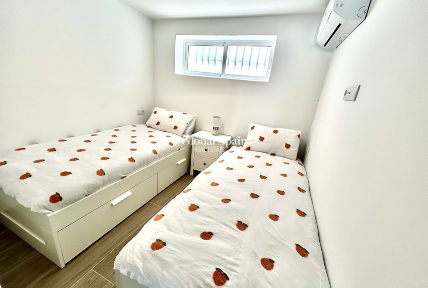 Wederverkoop - VILLA -
VILLAMARTÍN - Costa Blanca