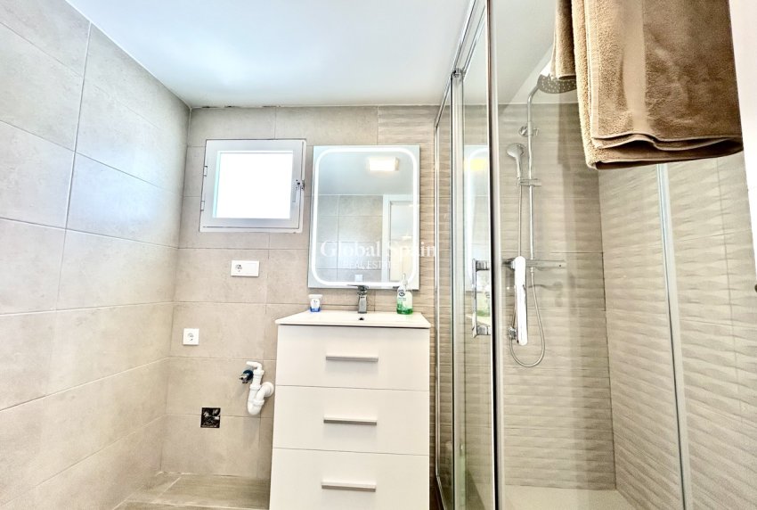 Wederverkoop - VILLA -
VILLAMARTÍN - Costa Blanca