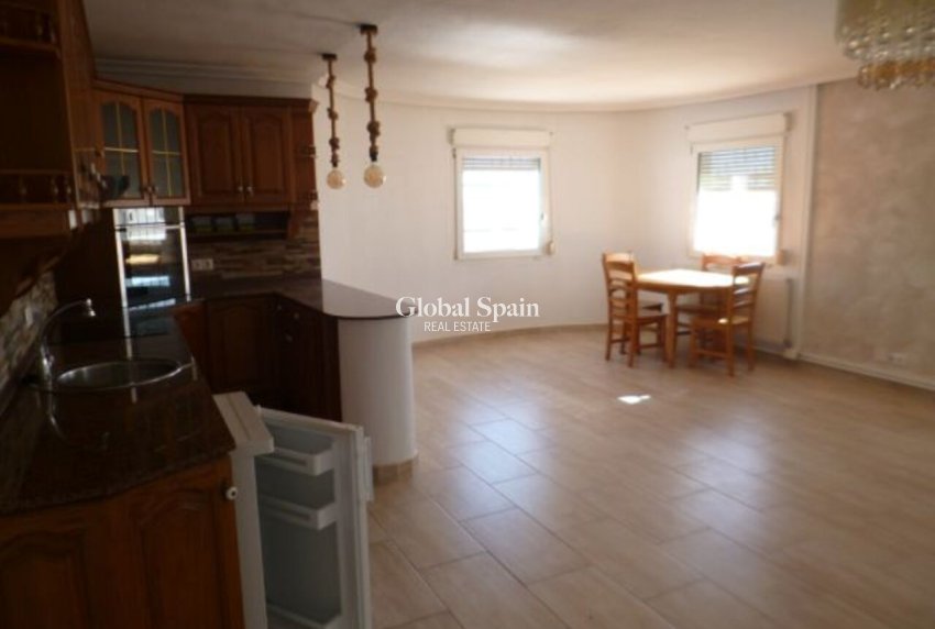 Wederverkoop - VILLA -
VILLAMARTÍN - Costa Blanca