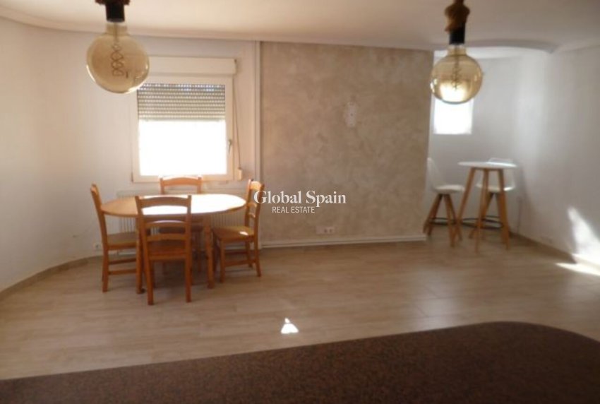 Wederverkoop - VILLA -
VILLAMARTÍN - Costa Blanca