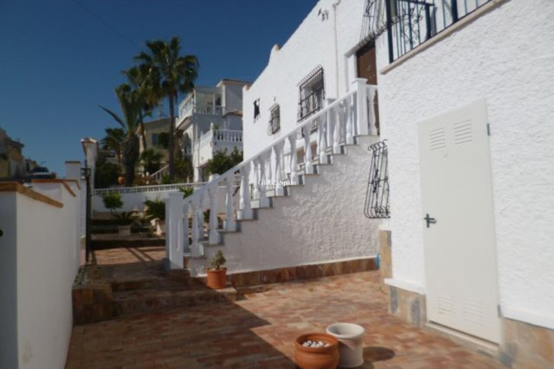 Wederverkoop - VILLA -
VILLAMARTÍN - Costa Blanca