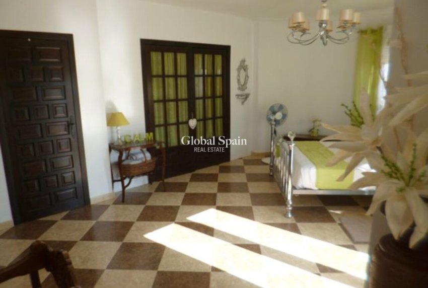 Wederverkoop - VILLA -
VILLAMARTÍN - Costa Blanca