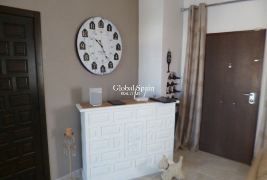 Wederverkoop - VILLA -
VILLAMARTÍN - Costa Blanca