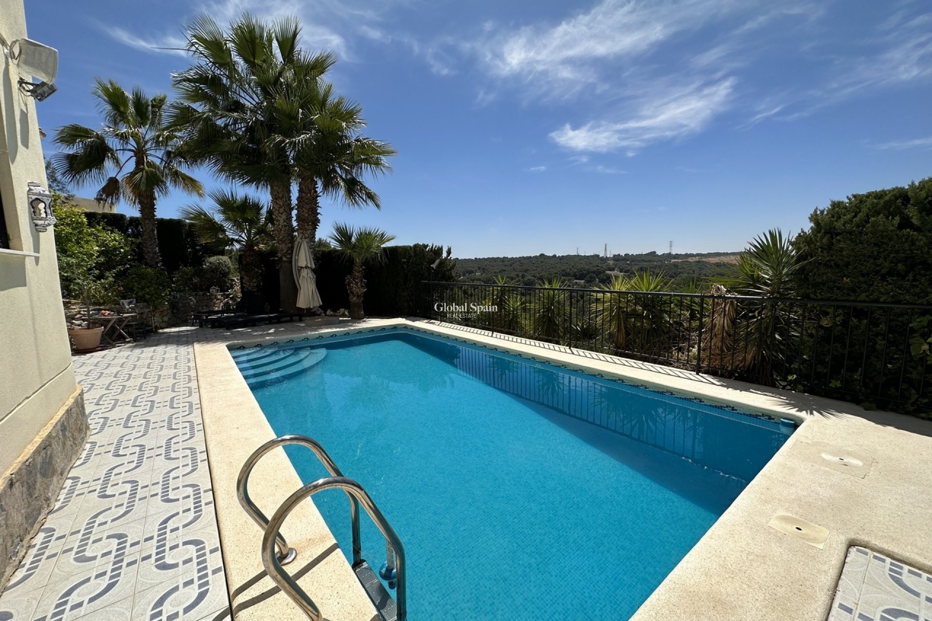 Wederverkoop - VILLA -
VILLAMARTÍN - Costa Blanca