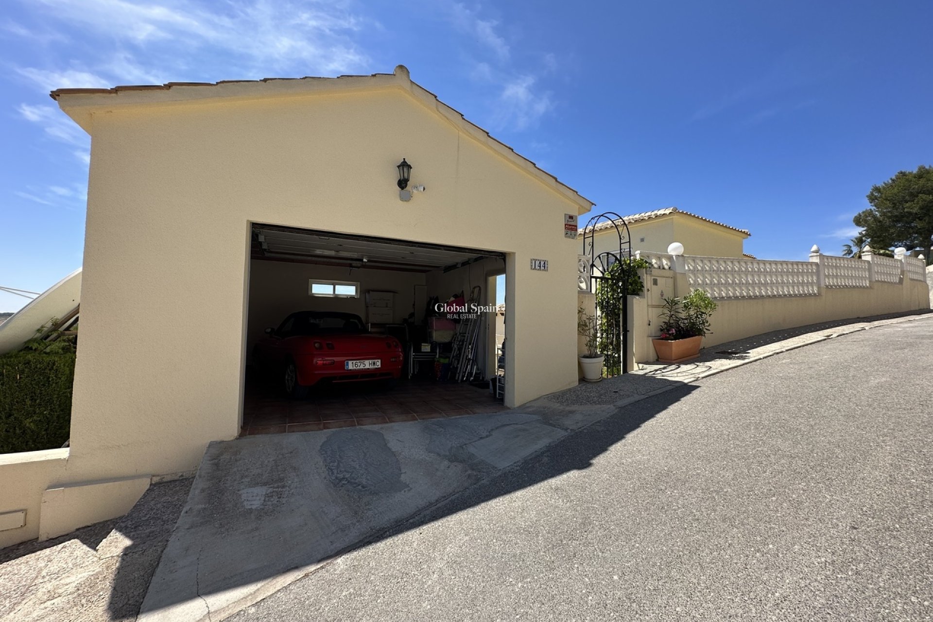 Wederverkoop - VILLA -
VILLAMARTÍN - Costa Blanca