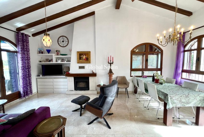 Wederverkoop - VILLA -
VILLAMARTÍN - Costa Blanca