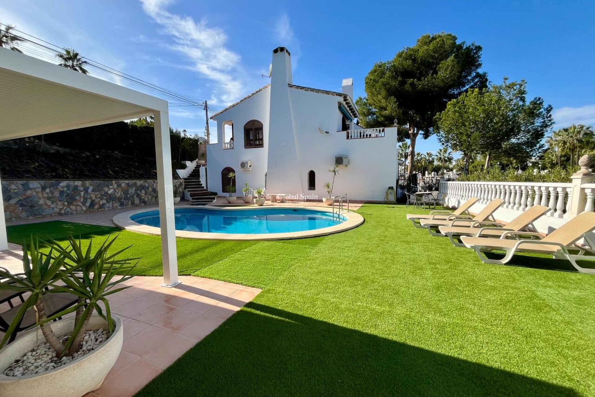 Wederverkoop - VILLA -
VILLAMARTÍN - Costa Blanca
