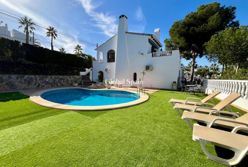 Wederverkoop - VILLA -
VILLAMARTÍN - Costa Blanca