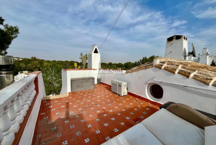 Wederverkoop - VILLA -
VILLAMARTÍN - Costa Blanca