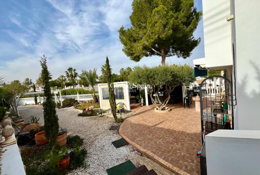 Wederverkoop - VILLA -
VILLAMARTÍN - Costa Blanca