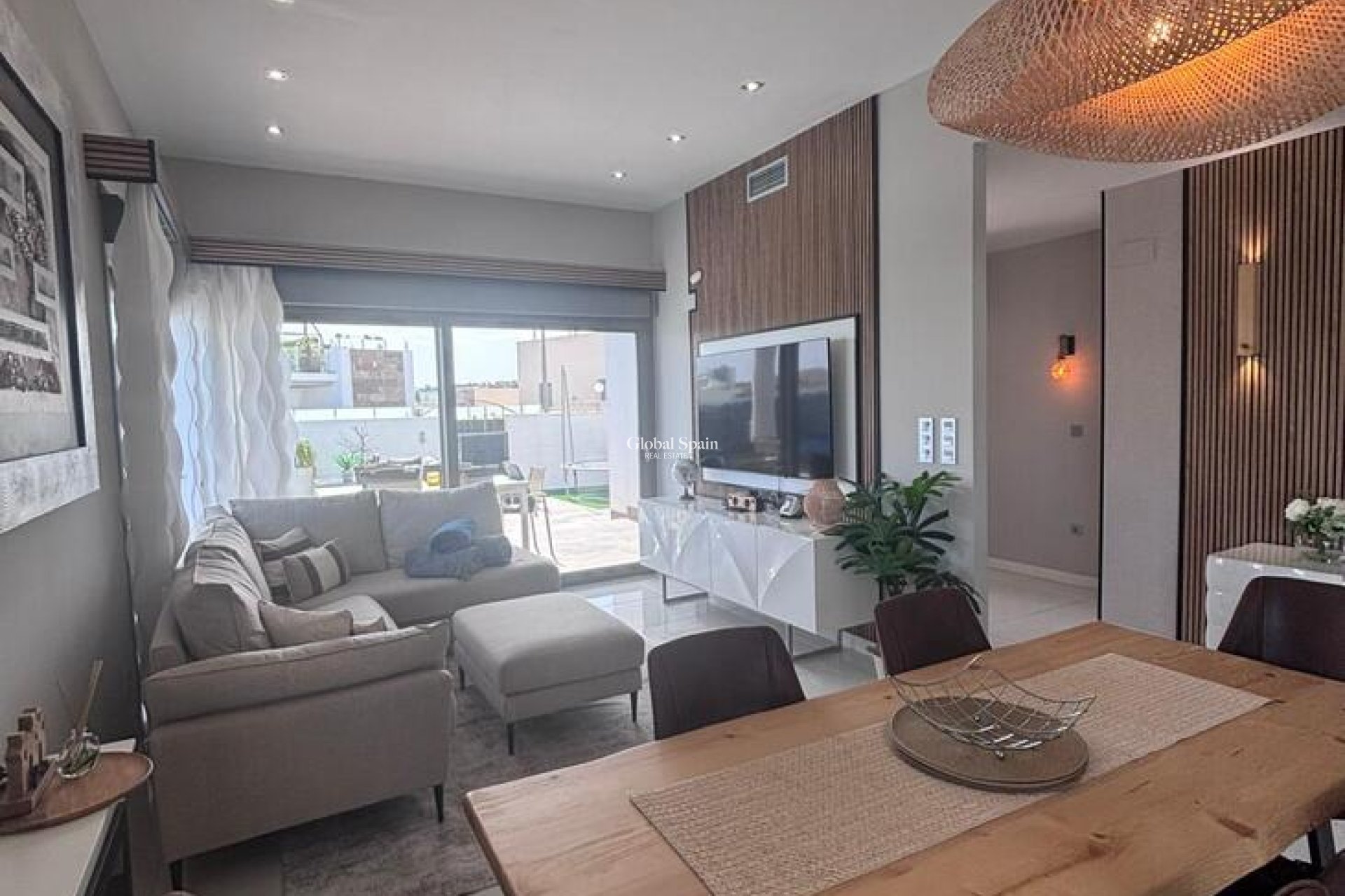 Wederverkoop - VILLA -
VILLAMARTÍN - Costa Blanca