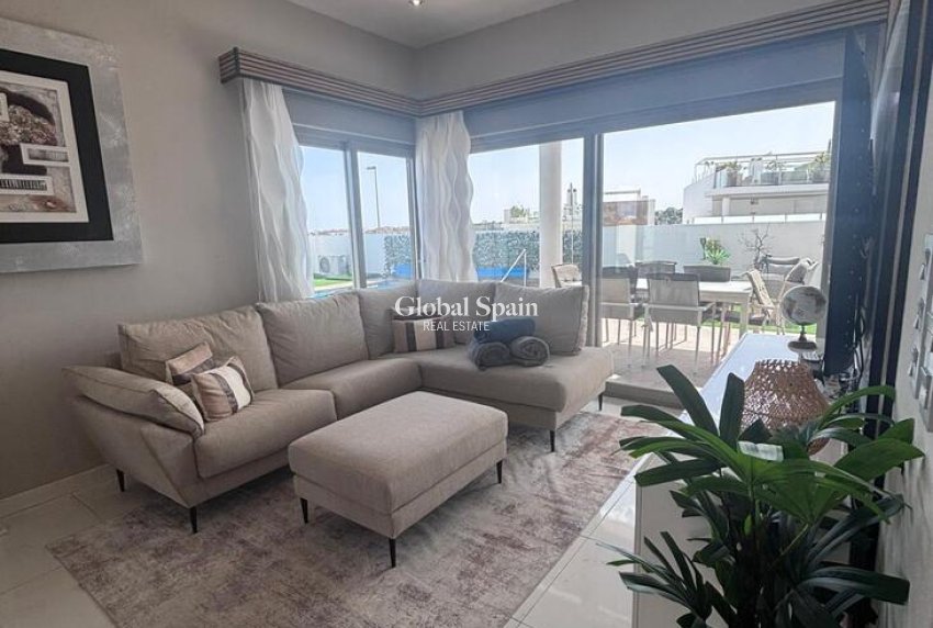 Wederverkoop - VILLA -
VILLAMARTÍN - Costa Blanca