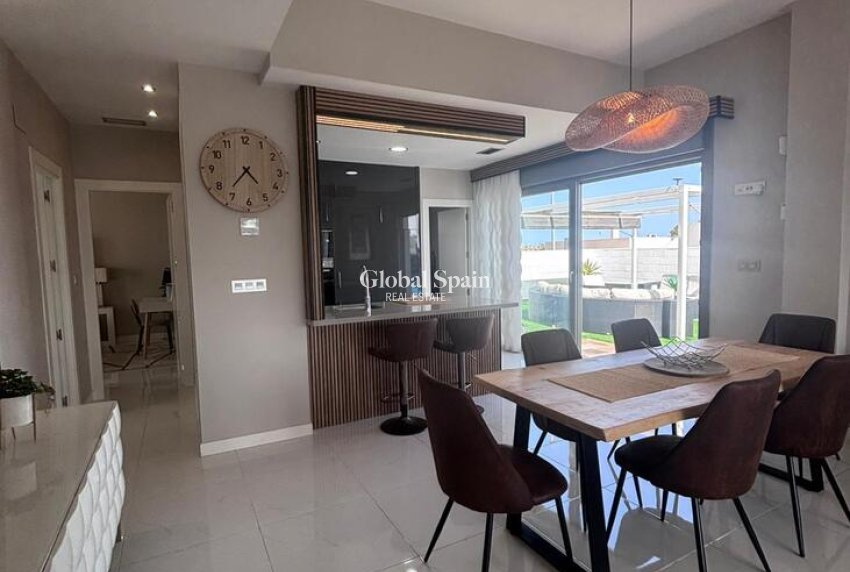 Wederverkoop - VILLA -
VILLAMARTÍN - Costa Blanca