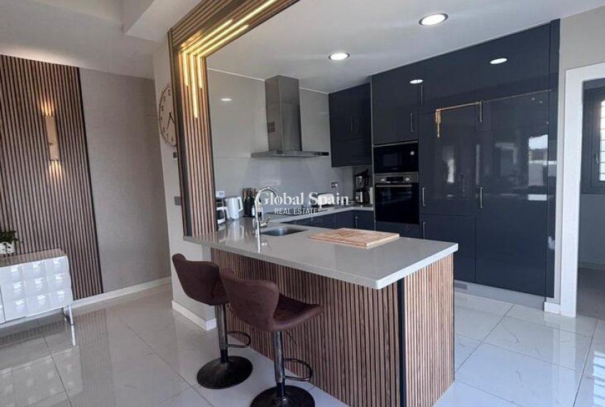 Wederverkoop - VILLA -
VILLAMARTÍN - Costa Blanca