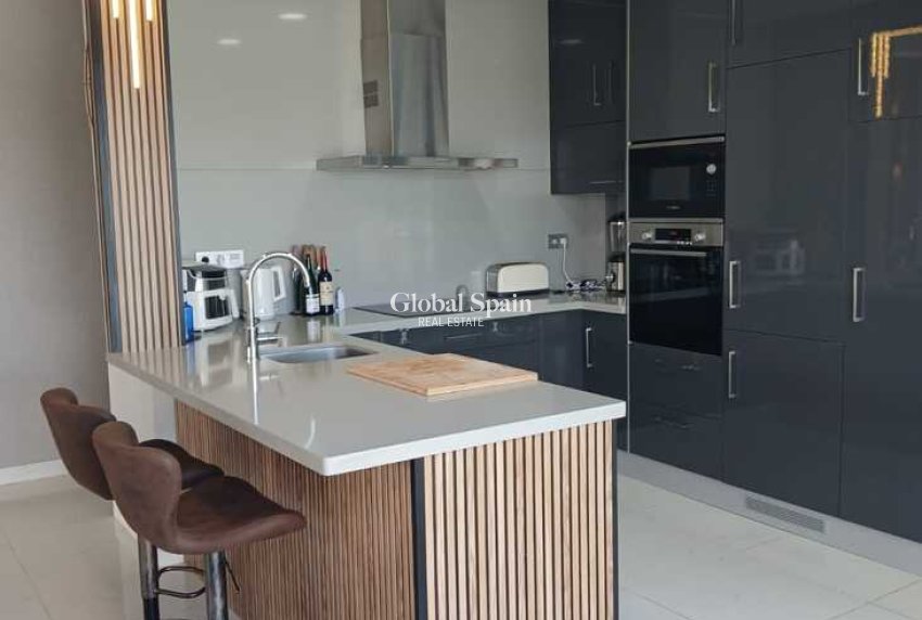 Wederverkoop - VILLA -
VILLAMARTÍN - Costa Blanca