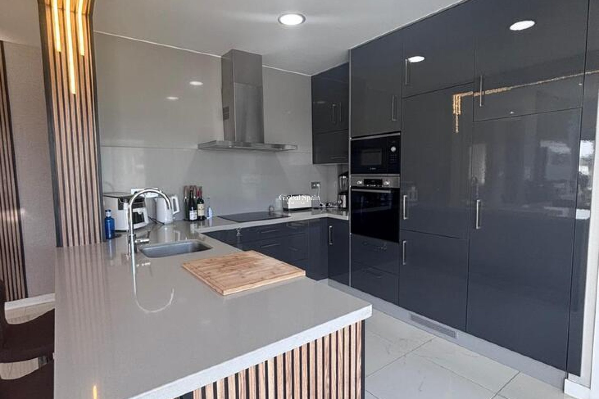 Wederverkoop - VILLA -
VILLAMARTÍN - Costa Blanca