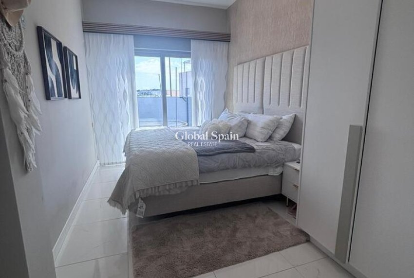 Wederverkoop - VILLA -
VILLAMARTÍN - Costa Blanca