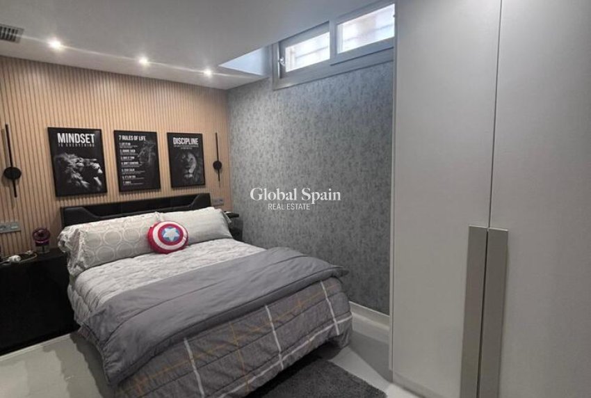 Wederverkoop - VILLA -
VILLAMARTÍN - Costa Blanca