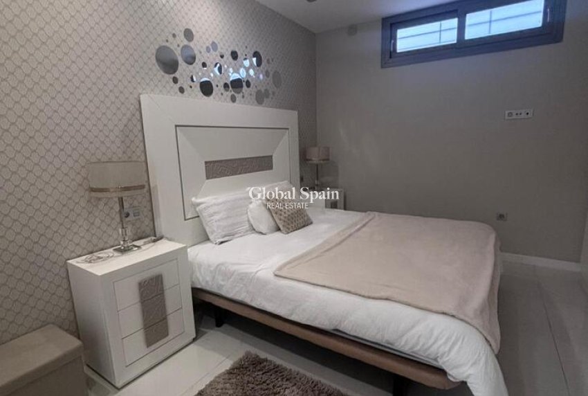 Wederverkoop - VILLA -
VILLAMARTÍN - Costa Blanca