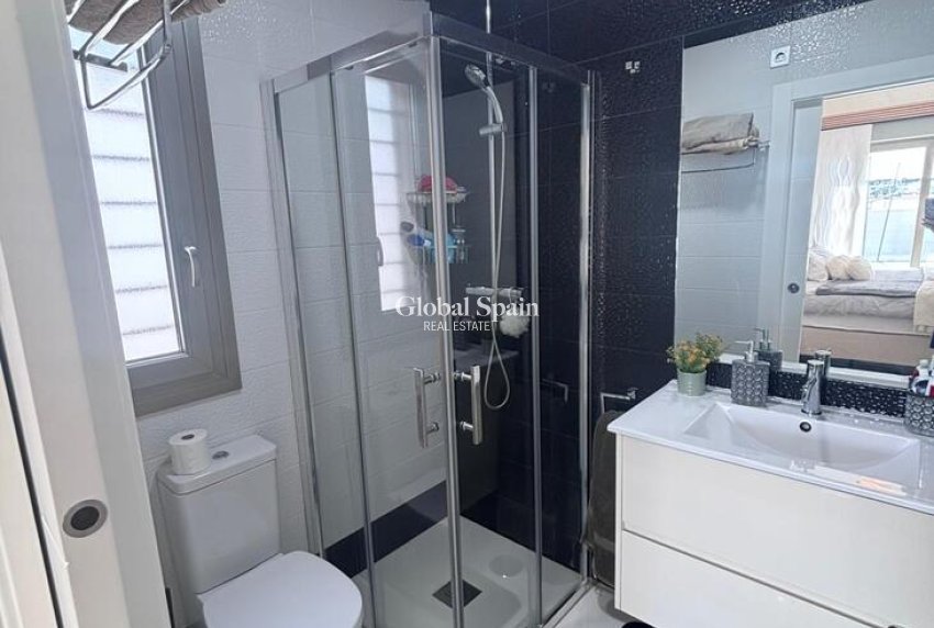 Wederverkoop - VILLA -
VILLAMARTÍN - Costa Blanca