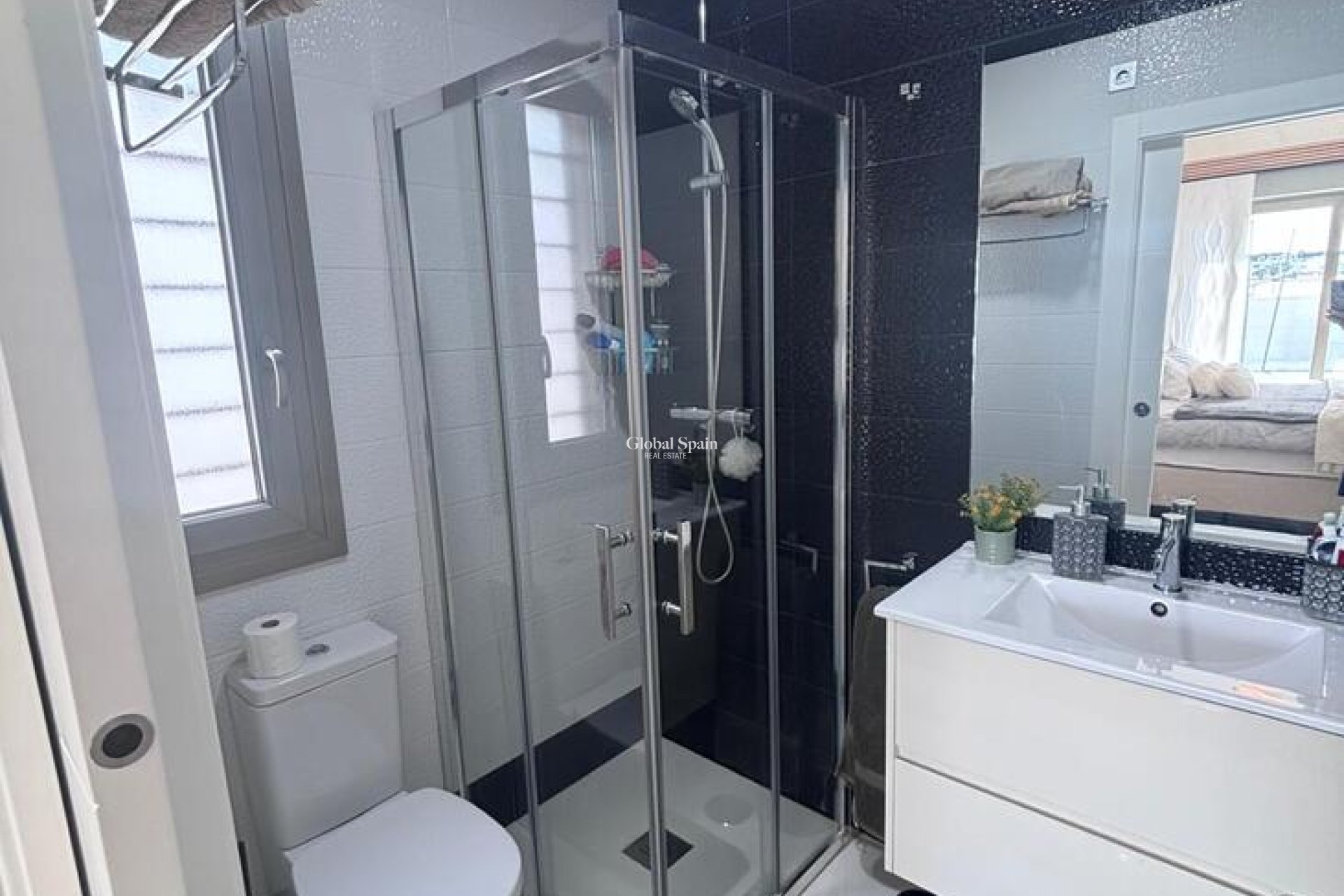 Wederverkoop - VILLA -
VILLAMARTÍN - Costa Blanca