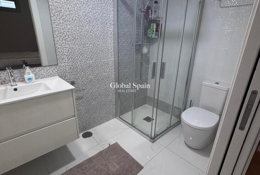 Wederverkoop - VILLA -
VILLAMARTÍN - Costa Blanca