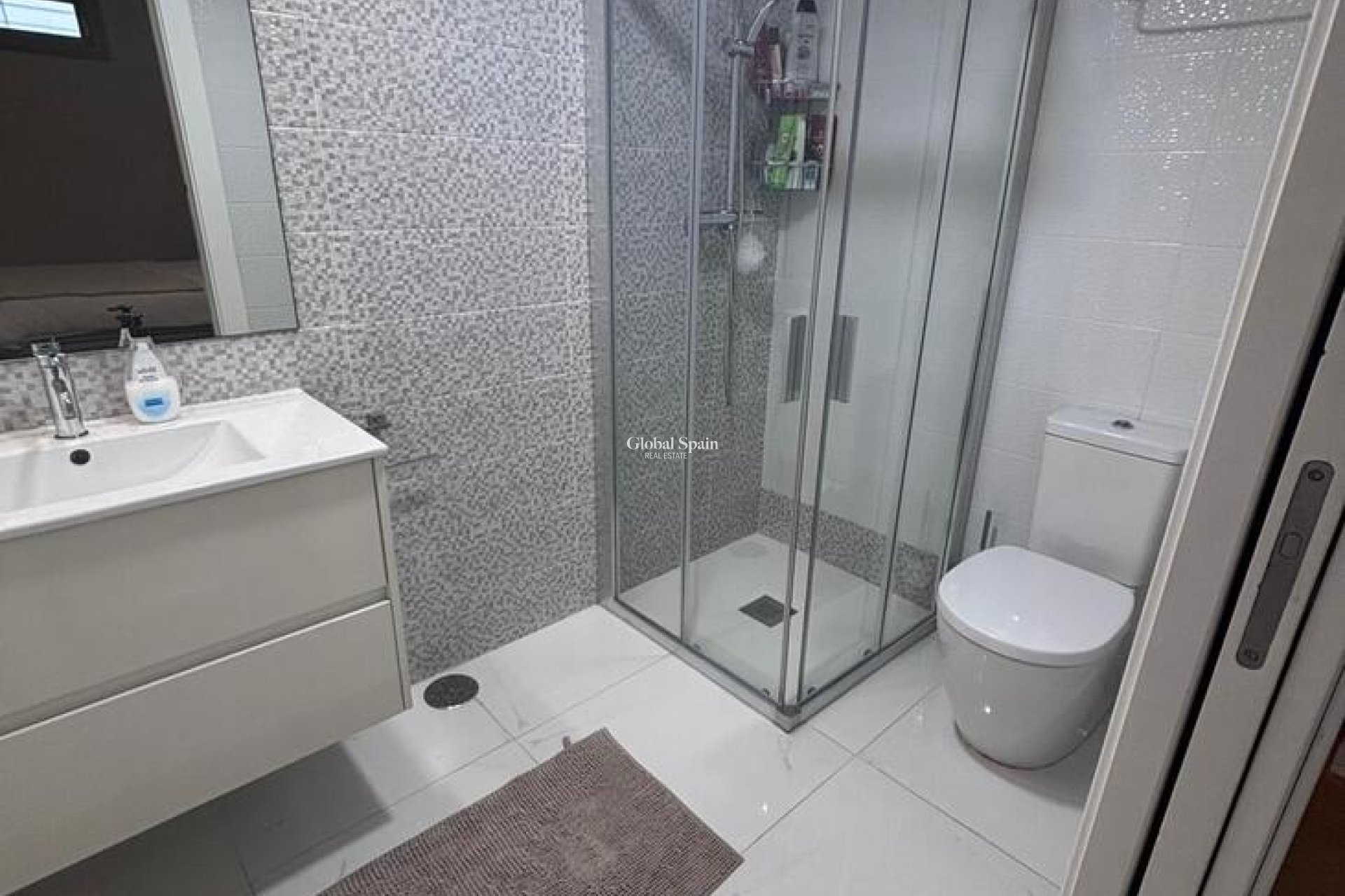 Wederverkoop - VILLA -
VILLAMARTÍN - Costa Blanca