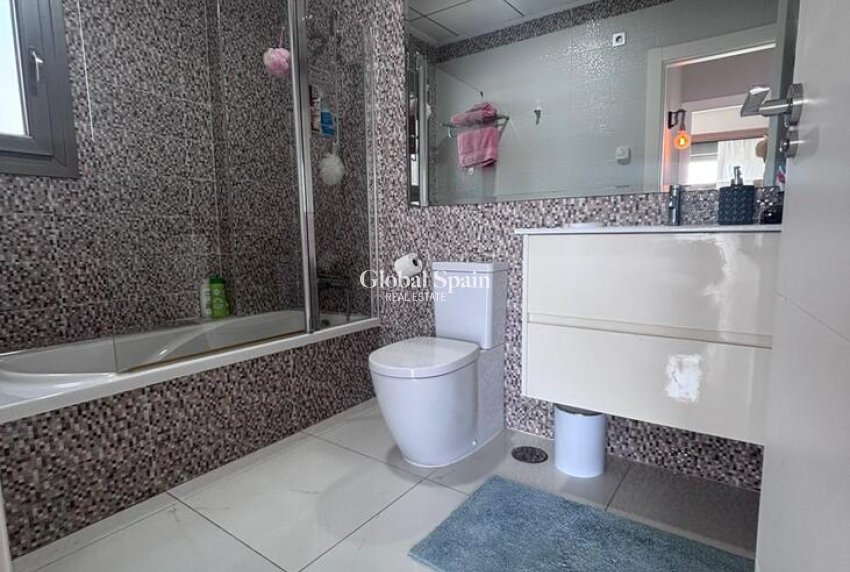 Wederverkoop - VILLA -
VILLAMARTÍN - Costa Blanca