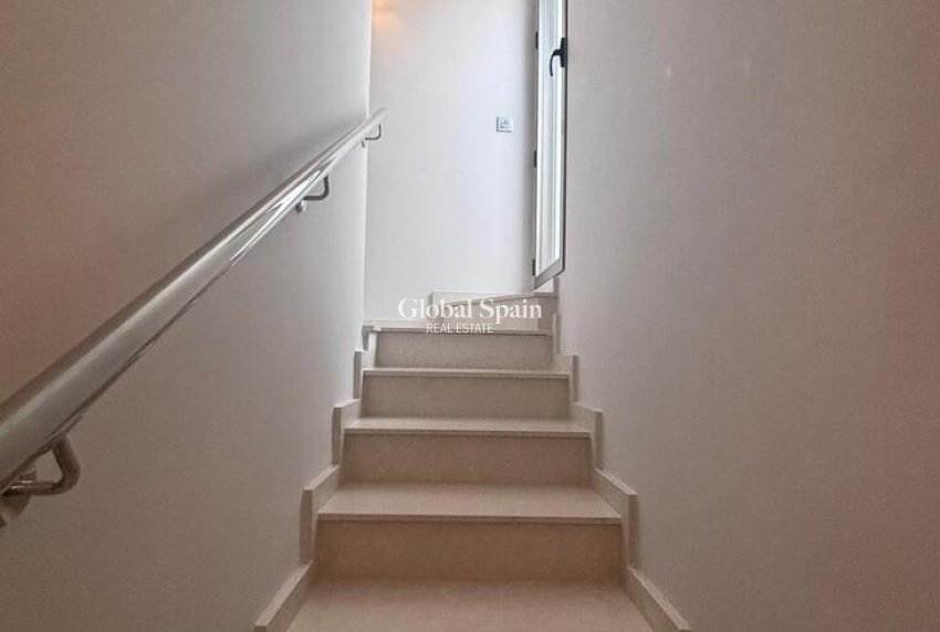 Wederverkoop - VILLA -
VILLAMARTÍN - Costa Blanca