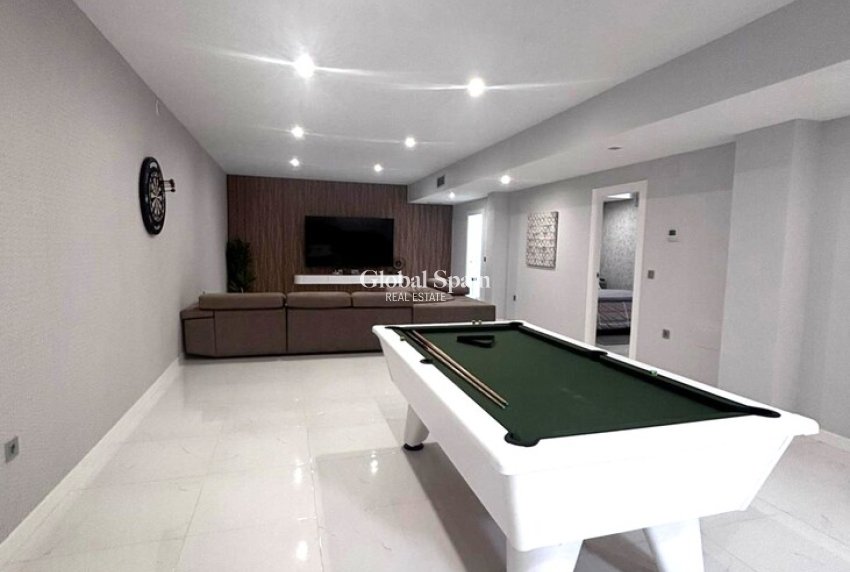 Wederverkoop - VILLA -
VILLAMARTÍN - Costa Blanca