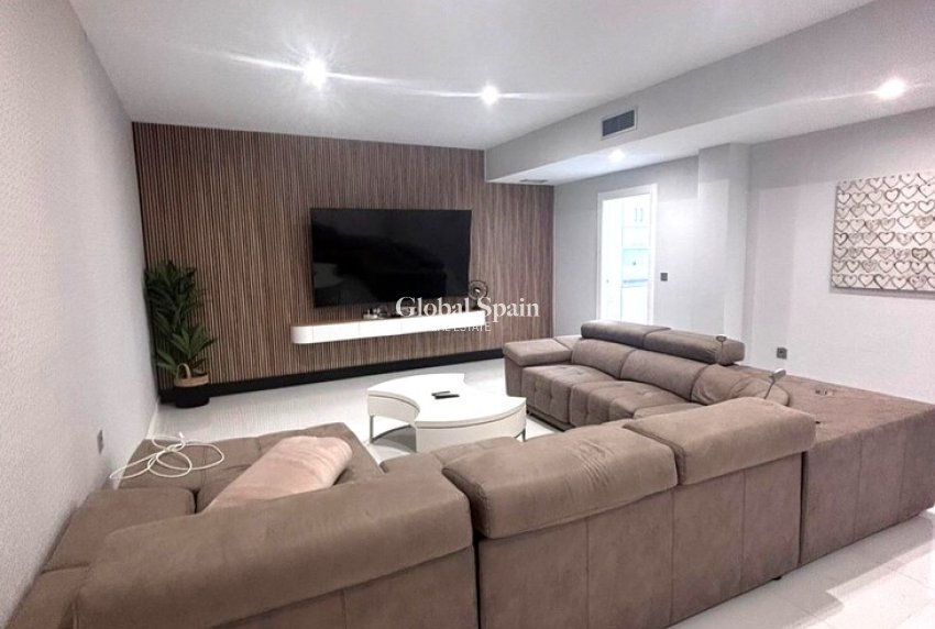 Wederverkoop - VILLA -
VILLAMARTÍN - Costa Blanca