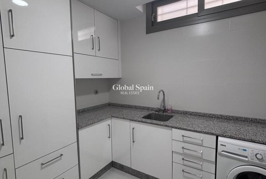 Wederverkoop - VILLA -
VILLAMARTÍN - Costa Blanca