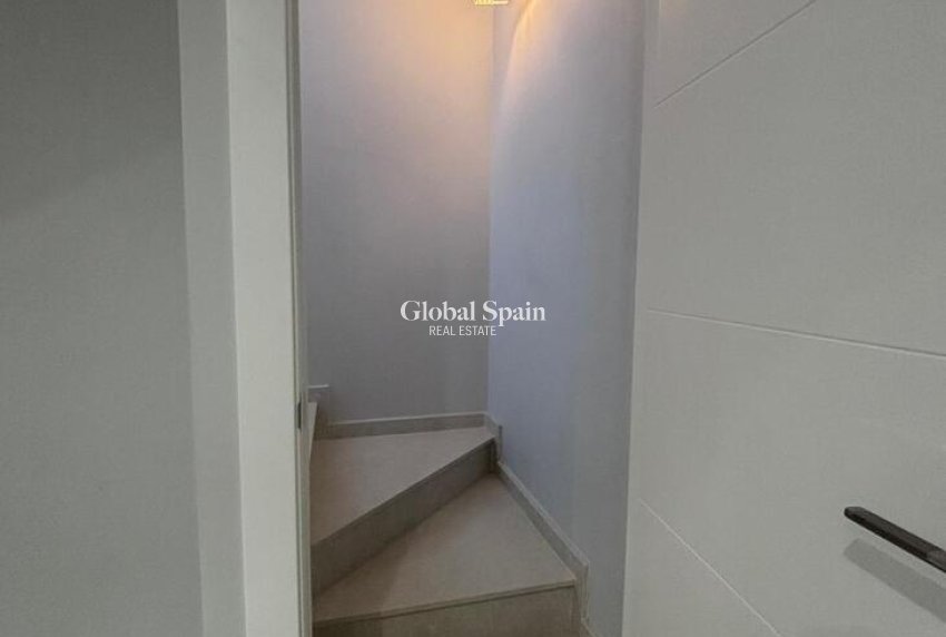 Wederverkoop - VILLA -
VILLAMARTÍN - Costa Blanca