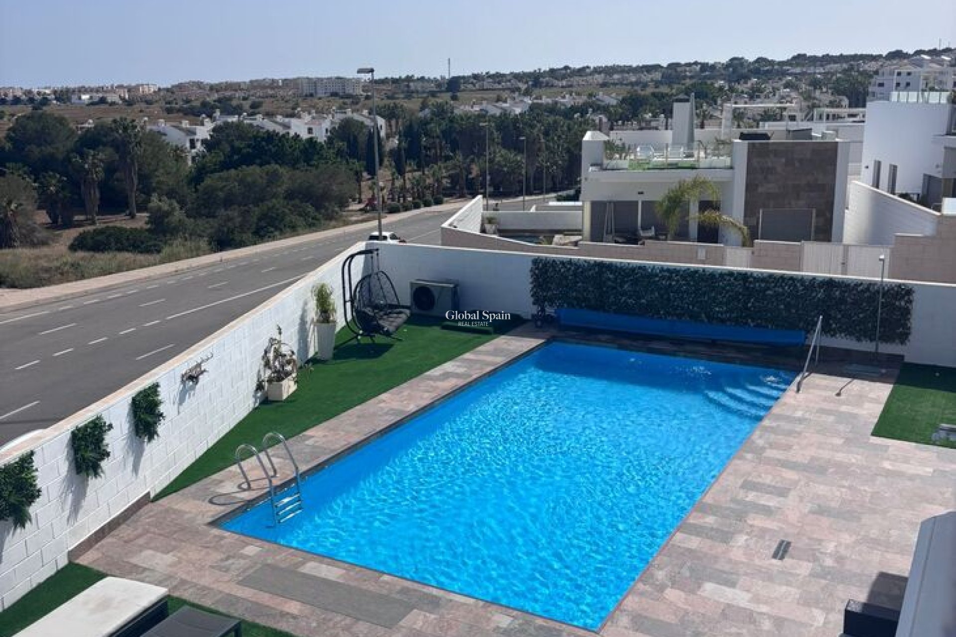 Wederverkoop - VILLA -
VILLAMARTÍN - Costa Blanca