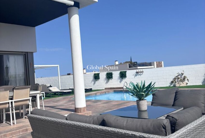 Wederverkoop - VILLA -
VILLAMARTÍN - Costa Blanca