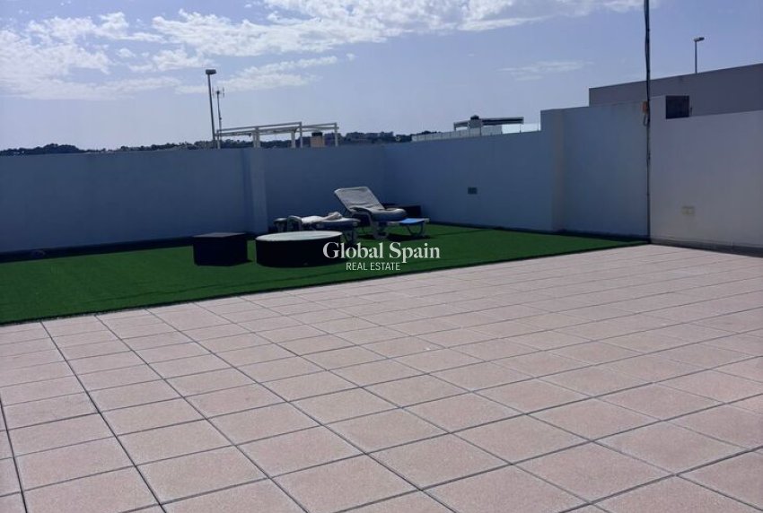 Wederverkoop - VILLA -
VILLAMARTÍN - Costa Blanca