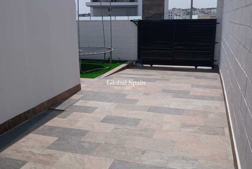 Wederverkoop - VILLA -
VILLAMARTÍN - Costa Blanca