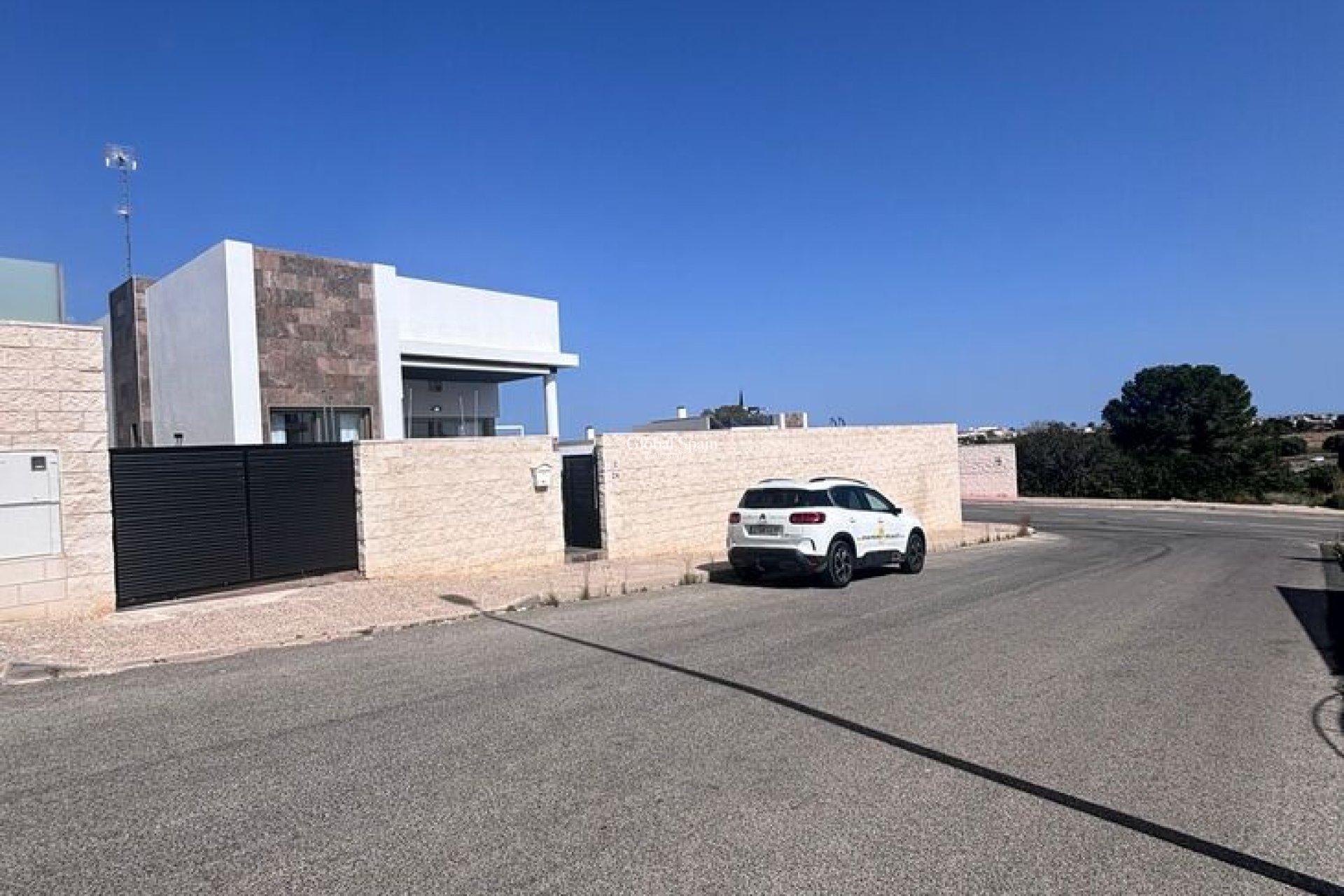 Wederverkoop - VILLA -
VILLAMARTÍN - Costa Blanca