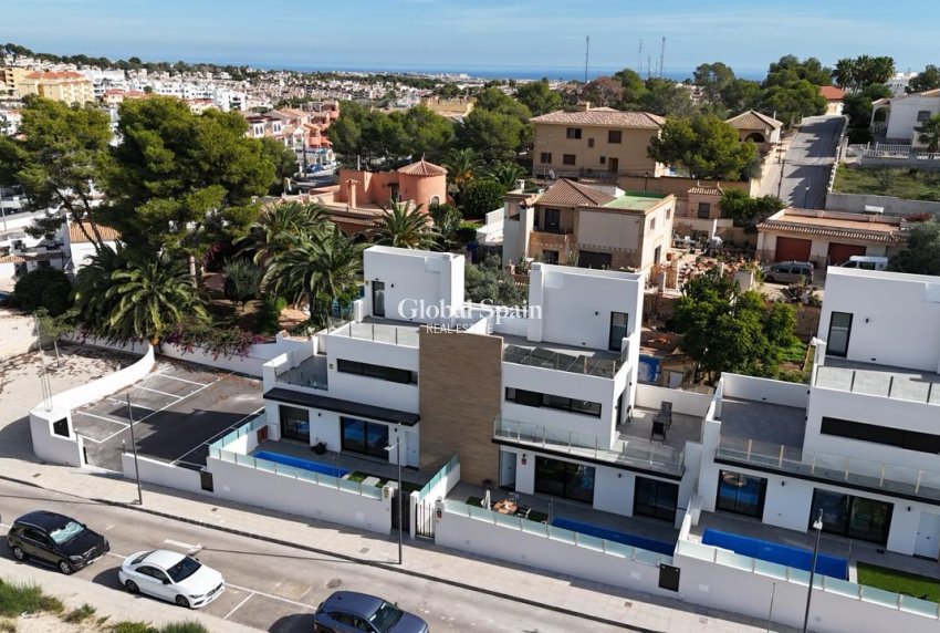 Wederverkoop - VILLA -
VILLAMARTÍN - Costa Blanca