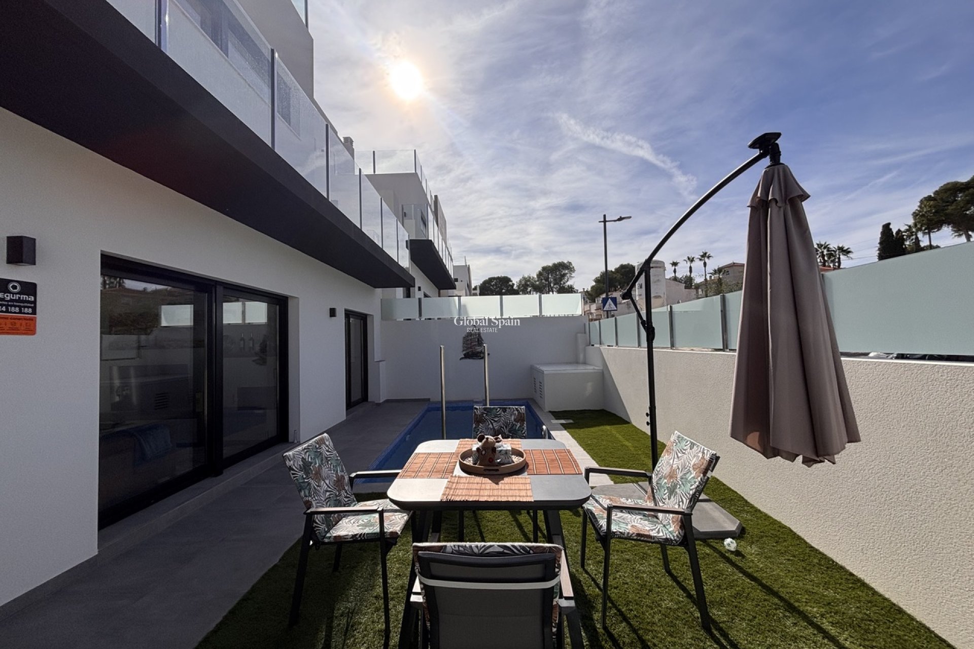 Wederverkoop - VILLA -
VILLAMARTÍN - Costa Blanca