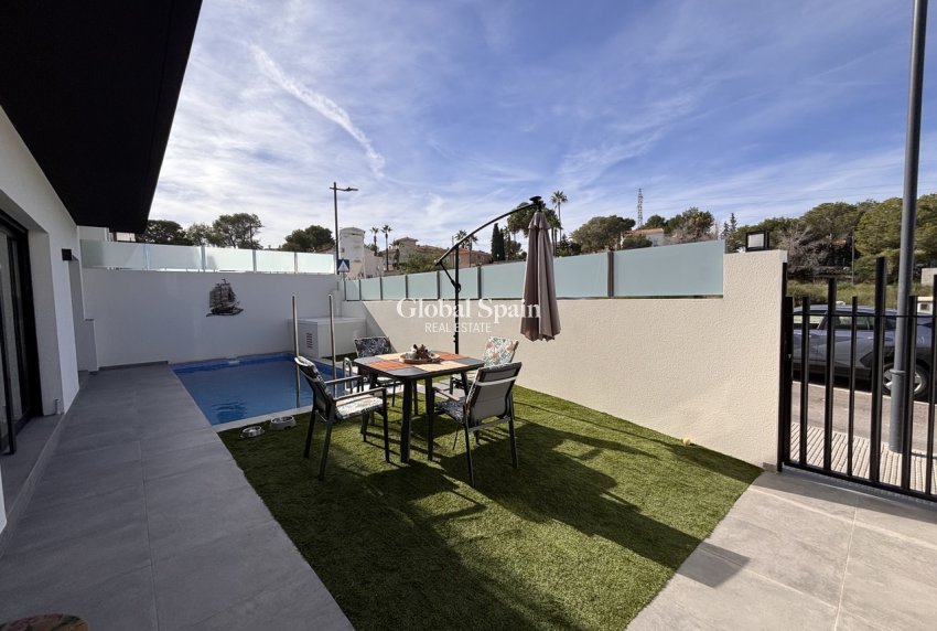 Wederverkoop - VILLA -
VILLAMARTÍN - Costa Blanca
