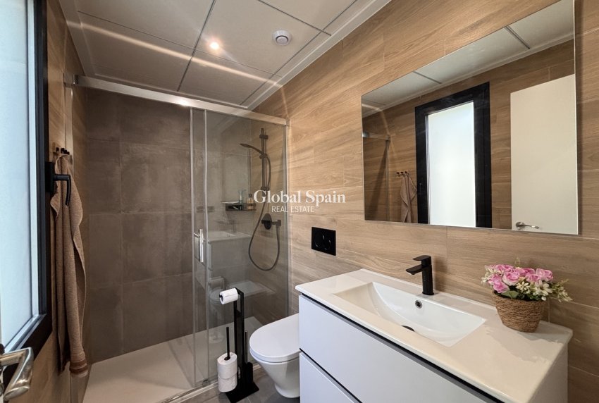 Wederverkoop - VILLA -
VILLAMARTÍN - Costa Blanca