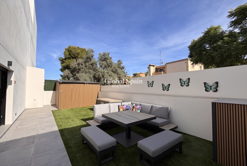 Wederverkoop - VILLA -
VILLAMARTÍN - Costa Blanca