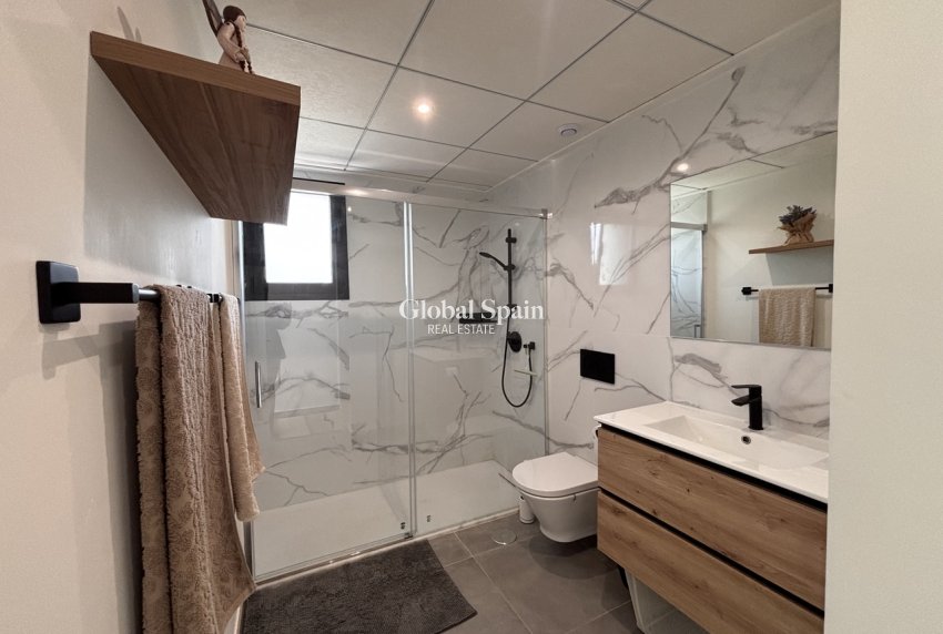 Wederverkoop - VILLA -
VILLAMARTÍN - Costa Blanca